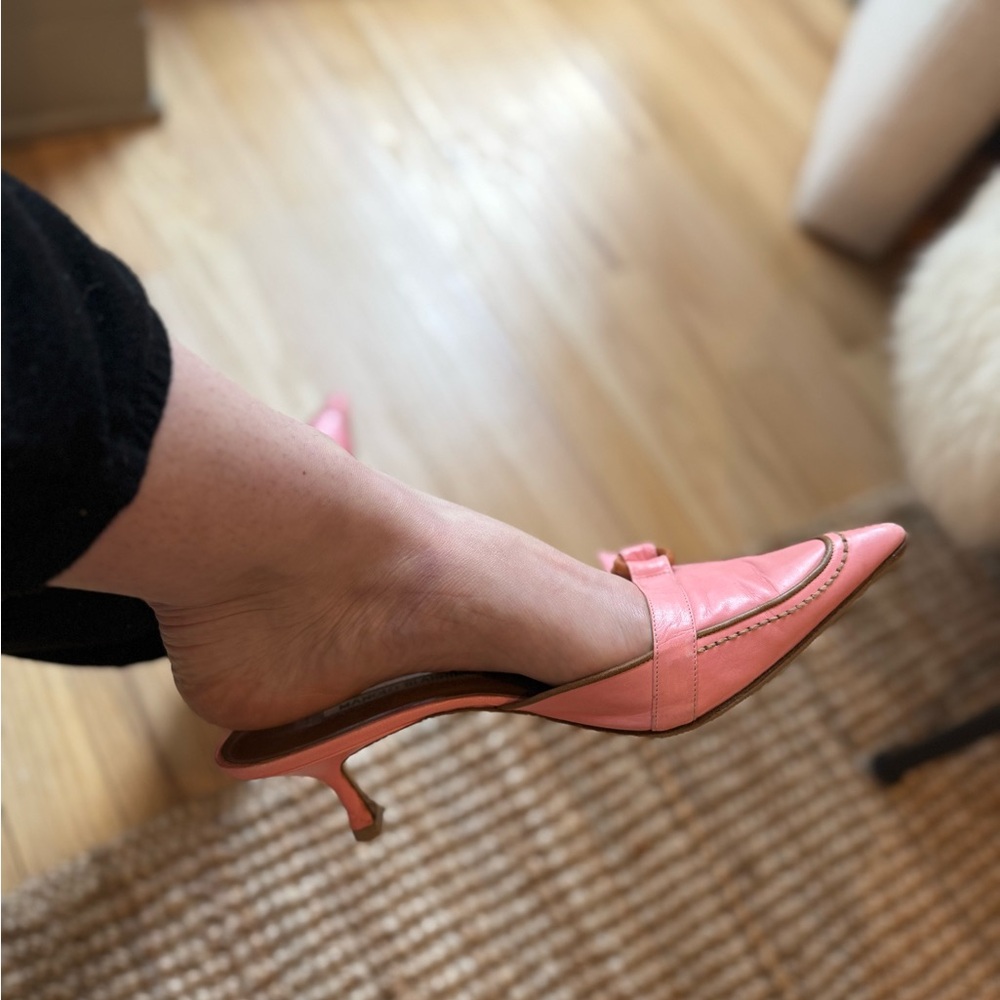 Vintage Manolo Blahnik Kitten Heels - Picture 11 of 12